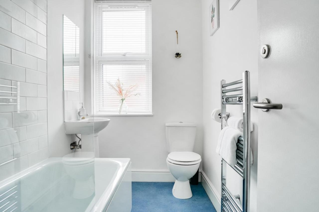 Spacious 4 Bedroom House Near Leeds Cc Beeston Hill Exteriör bild